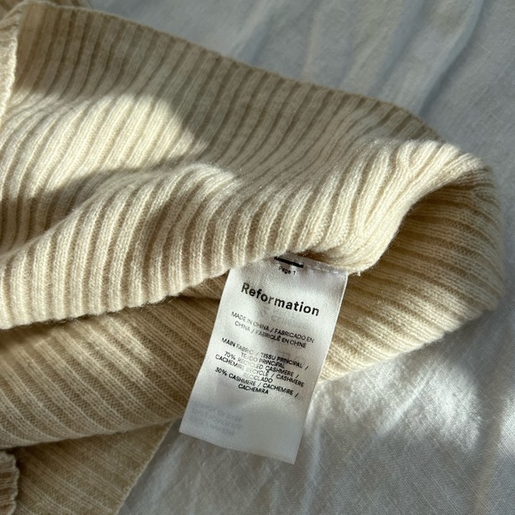Reformation Glenna Cashmere Sweater, Gossamer - Picture 4 of 7